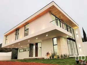 NEX-243674 - Casa en Venta, con 3 recamaras, con 2 baños, con 220 m2 de construcción en El Salitre, CP 52436, México.