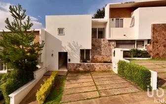 NEX-257004 - Casa en Venta, con 3 recamaras, con 3 baños, con 160 m2 de construcción.