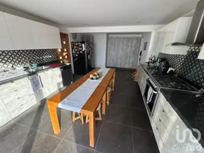 NEX-239364 - Casa en Venta, con 4 recamaras, con 4 baños, con 290 m2 de construcción.