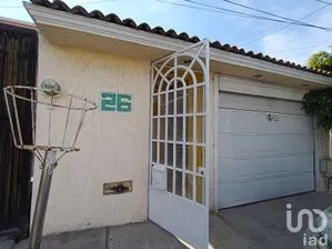 NEX-244152 - Casa en Venta, con 5 recamaras, con 2 baños, con 125 m2 de construcción.