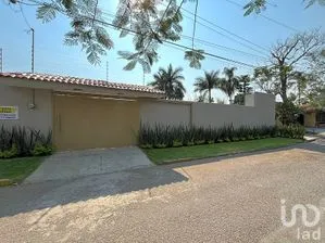 NEX-262496 - Casa en Venta, con 3 recamaras, con 2 baños, con 256 m2 de construcción en Pedregal de las Fuentes, CP 62554, Morelos.