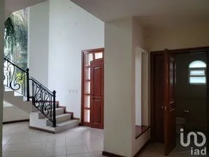 NEX-148988 - Casa en Renta, con 3 recamaras, con 3 baños, con 363 m2 de construcción en Jardín Real, CP 45136, Jalisco.