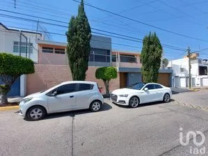 NEX-156021 - Casa en Venta, con 10 recamaras, con 2 baños, con 812 m2 de construcción en Vallarta Universidad, CP 45110, Jalisco.
