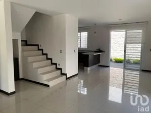 NEX-167923 - Casa en Renta, con 4 recamaras, con 3 baños, con 157 m2 de construcción en Jardines Del Valle, CP 45138, Jalisco.