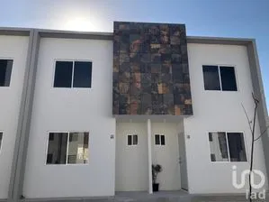 NEX-257443 - Casa en Renta, con 3 recamaras, con 3 baños, con 52 m2 de construcción en Los Olivos, CP 77714, Quintana Roo.