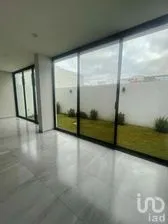 NEX-265980 - Casa en Renta, con 3 recamaras, con 3 baños, con 200 m2 de construcción.