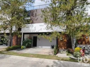 NEX-285977 - Casa en Renta, con 3 recamaras, con 2 baños, con 188 m2 de construcción en Solares, CP 45019, Jalisco.