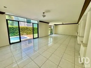 NEX-294397 - Casa en Venta, con 4 recamaras, con 4 baños, con 474 m2 de construcción en Valle Real, CP 45019, Jalisco.