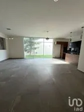NEX-295606 - Casa en Renta, con 4 recamaras, con 5 baños, con 200 m2 de construcción.