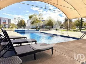 NEX-297233 - Casa en Venta, con 3 recamaras, con 3 baños, con 102 m2 de construcción en Parques de Tesistán, CP 45200, Jalisco.