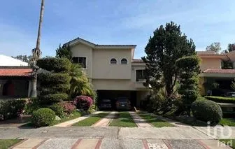 NEX-297305 - Casa en Venta, con 3 recamaras, con 3 baños, con 451 m2 de construcción.