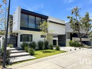 NEX-297307 - Casa en Venta, con 5 recamaras, con 5 baños, con 415 m2 de construcción.