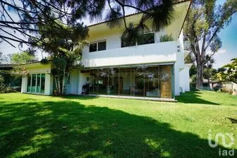 NEX-297326 - Casa en Venta, con 4 recamaras, con 5 baños, con 700 m2 de construcción.