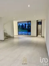 NEX-298038 - Casa en Renta, con 3 recamaras, con 4 baños, con 190 m2 de construcción.