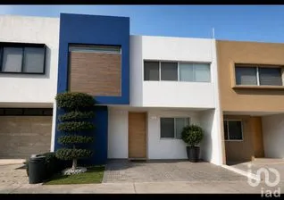 NEX-298062 - Casa en Venta, con 4 recamaras, con 4 baños, con 180 m2 de construcción.