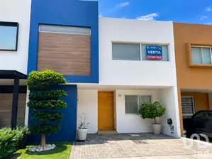 NEX-298062 - Casa en Venta, con 4 recamaras, con 5 baños, con 180 m2 de construcción.