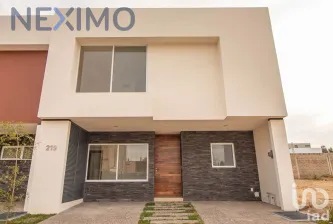 NEX-29813 - Casa en Renta, con 3 recamaras, con 4 baños, con 209 m2 de construcción en Santillana Parque Residencial, CP 45019, Jalisco.