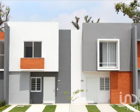 NEX-301673 - Casa en Venta, con 3 recamaras, con 3 baños, con 101 m2 de construcción.