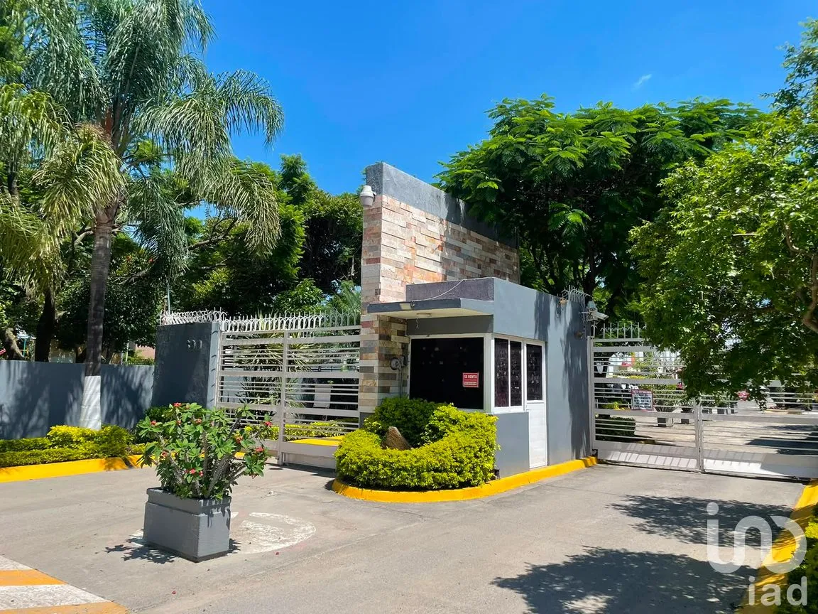 Casa en Venta en Parques de Tesistán, Zapopan, Jalisco | NEX-304075 | iad México | Foto 2 de 27