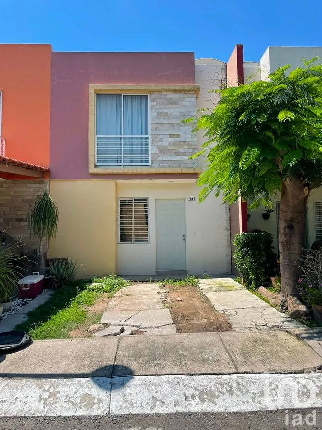 Casa en Venta en Parques de Tesistán, Zapopan, Jalisco | NEX-304075 | iad México | Foto 1 de 27