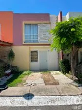 NEX-304075 - Casa en Venta, con 3 recamaras, con 3 baños, con 102 m2 de construcción.