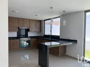 NEX-32261 - Casa en Renta, con 4 recamaras, con 4 baños, con 180 m2 de construcción en Solares, CP 45019, Jalisco.