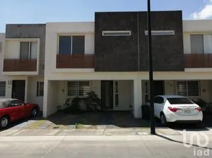 NEX-37491 - Casa en Renta, con 3 recamaras, con 2 baños, con 130 m2 de construcción en Jardines Del Valle, CP 45138, Jalisco.