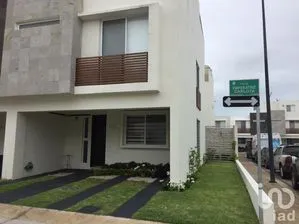 NEX-43336 - Casa en Renta, con 4 recamaras, con 3 baños, con 154 m2 de construcción en Jardines Del Valle, CP 45138, Jalisco.