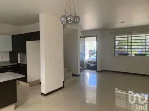 NEX-48118 - Casa en Renta, con 4 recamaras, con 3 baños, con 157 m2 de construcción en Jardines Del Valle, CP 45138, Jalisco.