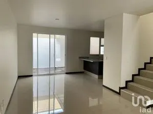 NEX-60582 - Casa en Renta, con 4 recamaras, con 3 baños, con 157 m2 de construcción en Jardines Del Valle, CP 45138, Jalisco.
