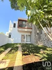 NEX-244998 - Casa en Venta, con 4 recamaras, con 3 baños, con 180 m2 de construcción.