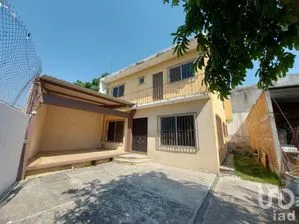 NEX-245034 - Casa en Venta, con 6 recamaras, con 2 baños, con 100 m2 de construcción.