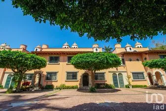 NEX-253208 - Casa en Venta, con 4 recamaras, con 4 baños, con 280 m2 de construcción.