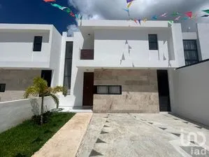 NEX-295126 - Casa en Venta, con 3 recamaras, con 4 baños, con 220 m2 de construcción.