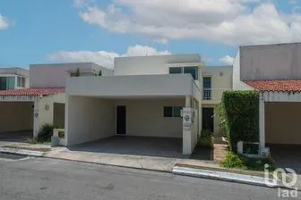 NEX-295852 - Casa en Venta, con 4 recamaras, con 4 baños, con 262 m2 de construcción en Chuburna de Hidalgo (La Floresta), CP 97205, Yucatán.