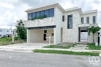 NEX-297258 - Casa en Venta, con 4 recamaras, con 4 baños, con 292 m2 de construcción.