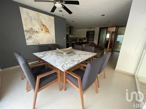 NEX-241374 - Casa en Renta, con 5 recamaras, con 5 baños, con 880 m2 de construcción.
