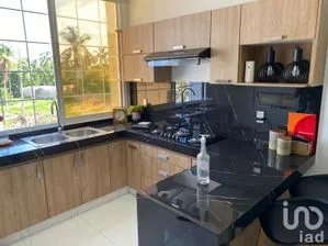 NEX-239869 - Departamento en Venta, con 2 recamaras, con 1 baño, con 80 m2 de construcción en Soleares, CP 28219, Colima.