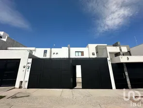 NEX-240741 - Casa en Renta, con 3 recamaras, con 2 baños, con 160 m2 de construcción.