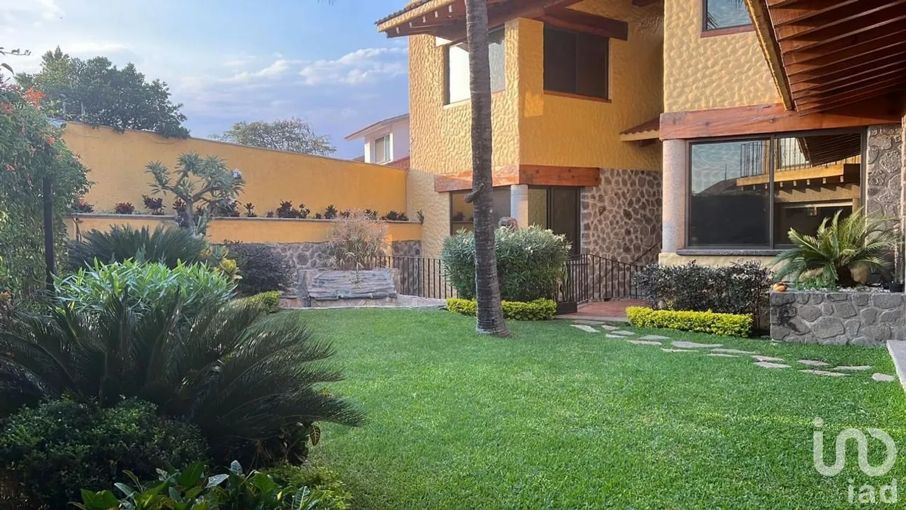 Casa en Venta en Club de golf Tabachines, Cuernavaca, Morelos | NEX-298945 | iad México | Foto 2 de 32