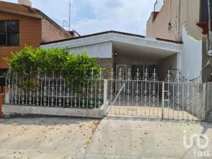 NEX-296620 - Casa en Renta, con 3 recamaras, con 2 baños, con 154 m2 de construcción en Colinas de La Normal, CP 44270, Jalisco.