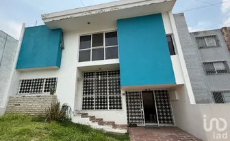 NEX-261982 - Casa en Venta, con 4 recamaras, con 4 baños, con 280 m2 de construcción en Jardines Del Sol, CP 45050, Jalisco.