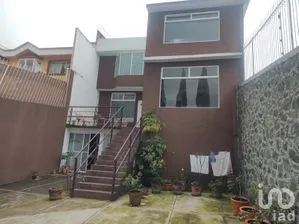 NEX-247507 - Casa en Venta, con 5 recamaras, con 3 baños, con 320 m2 de construcción.
