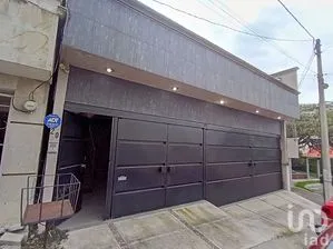 NEX-287273 - Casa en Venta, con 5 recamaras, con 3 baños, con 343 m2 de construcción.