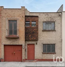 NEX-300915 - Casa en Venta, con 4 recamaras, con 4 baños, con 293 m2 de construcción.