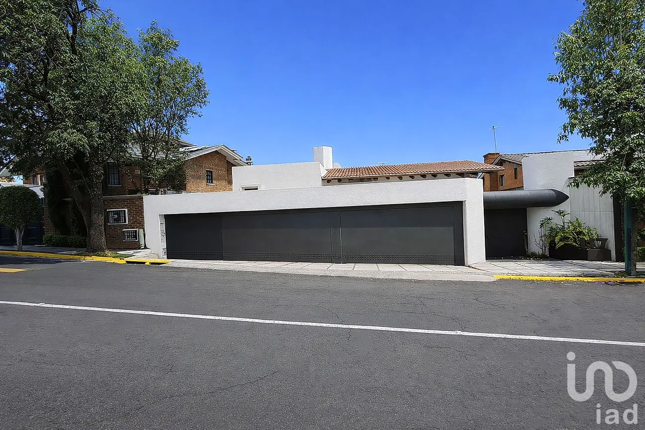 Casa en Venta en Bosques de las Lomas, Cuajimalpa de Morelos, Ciudad de México | NEX-297136 | iad México | Foto 2 de 28