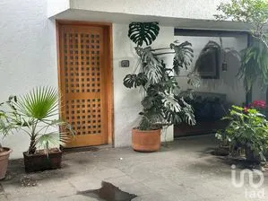 NEX-302048 - Casa en Venta, con 3 recamaras, con 2 baños, con 240 m2 de construcción.