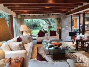 NEX-302432 - Casa en Venta, con 4 recamaras, con 4 baños, con 750 m2 de construcción.