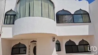NEX-245078 - Casa en Venta, con 3 recamaras, con 2 baños, con 220 m2 de construcción.