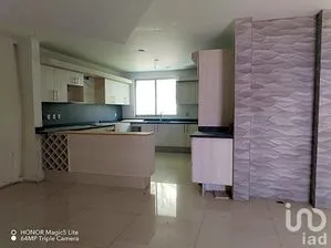 NEX-254344 - Casa en Venta, con 4 recamaras, con 4 baños, con 235 m2 de construcción.